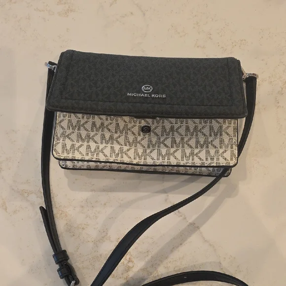 Michael Kors Black and Cream Crossbody Bag - Picture 1 of 4